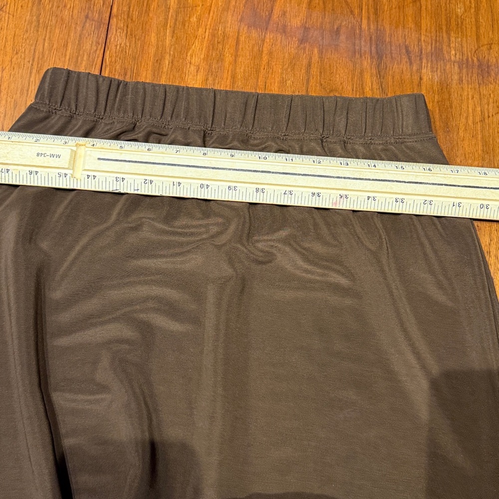 Classic knee length brown pencil skirt. SH - Picture 6 of 8